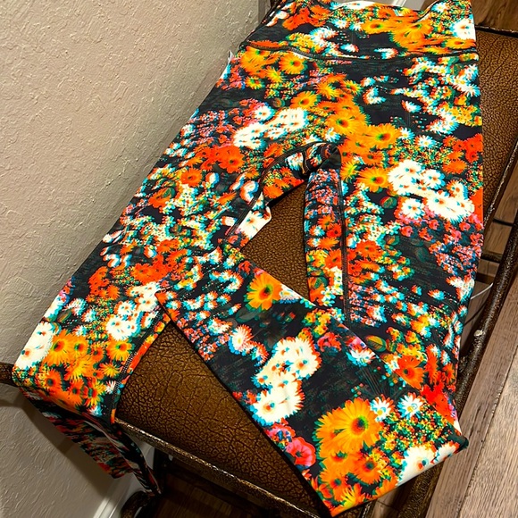 Offline by Aerie Daisy Life Multicolored 70’s 7/8 Leggings Hi-Rise Short Inseam! - Picture 1 of 9